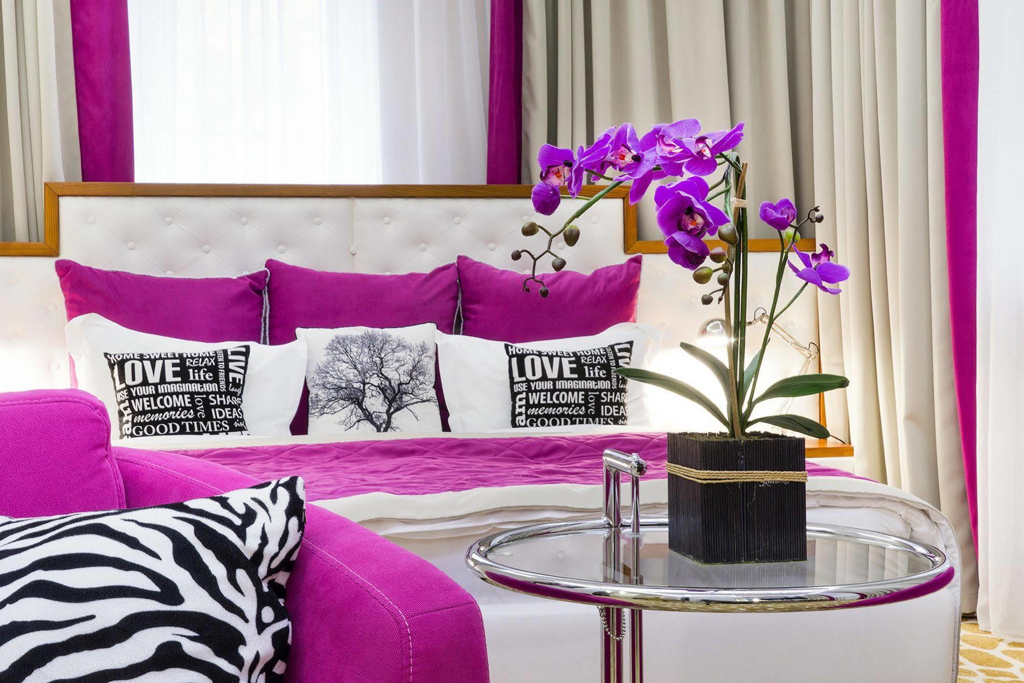 Mirax Sapphire Boutique Hotel Charkiv Esterno foto